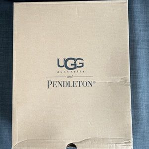 UGG & Pendleton Collection- (W) 7 Pre-Owned